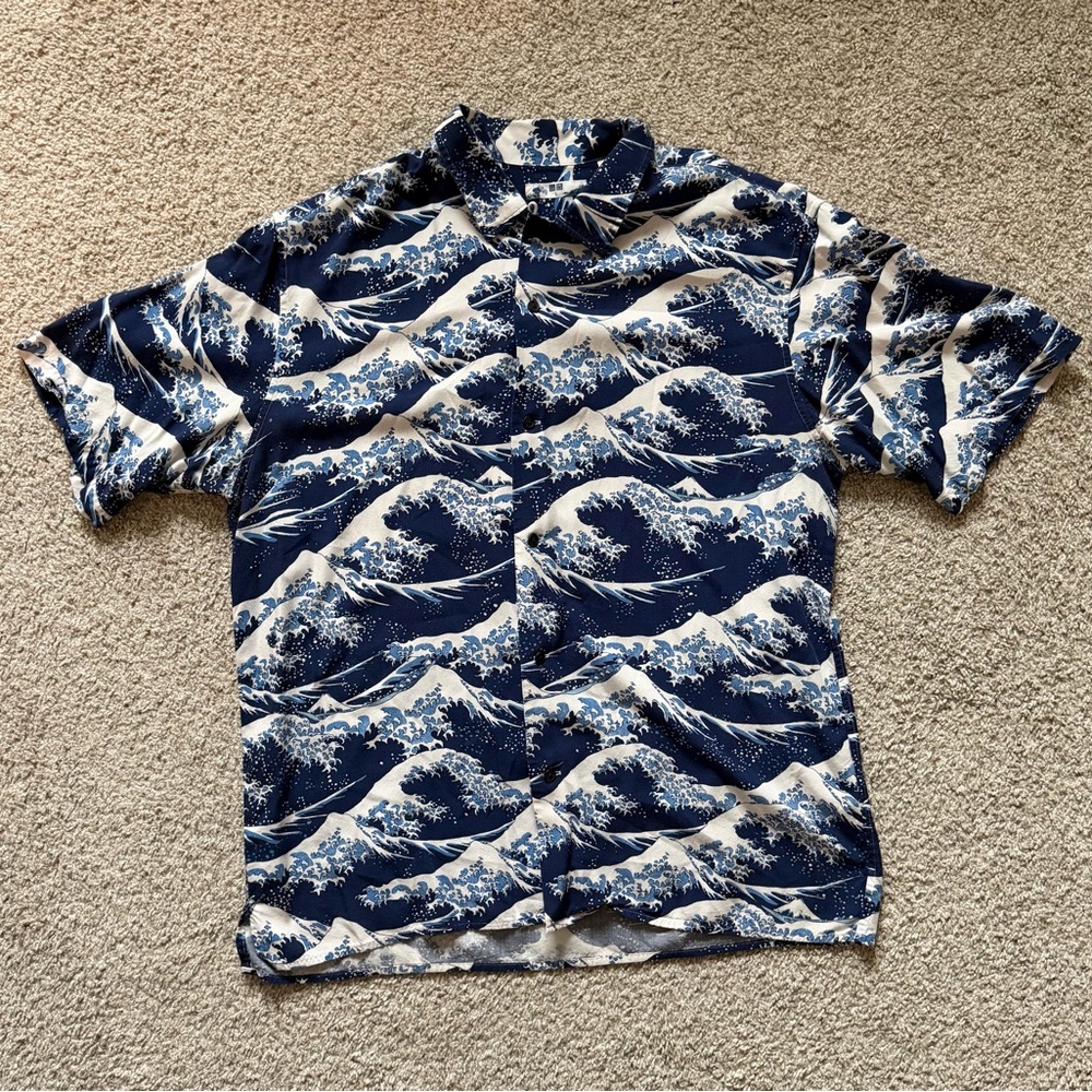 Uniqlo Japanese style Wave Print Button Up Shirt Men’s L Short Sleeve 100% Rayon